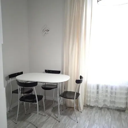 Apartment белые на карла маркса 25