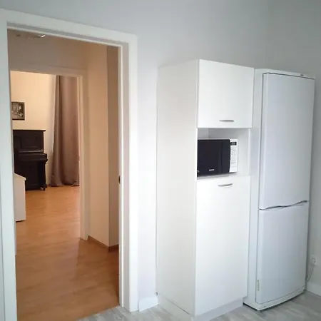 белые на карла маркса 25 Apartment